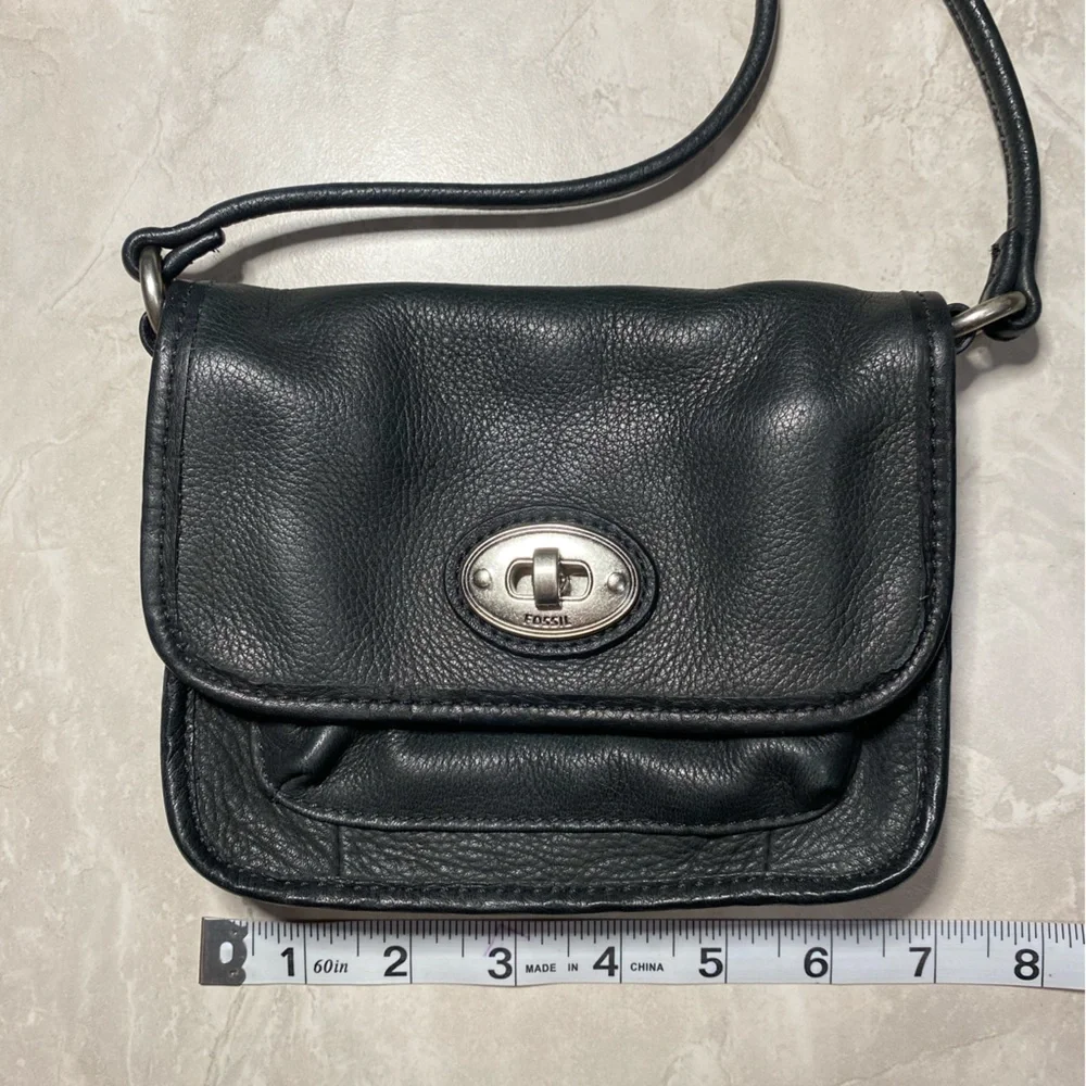 Fossil Pebbled Black Leather w/ Silver Tone Hardware Mini Crossbody Purse Bag - Picture 8 of 9